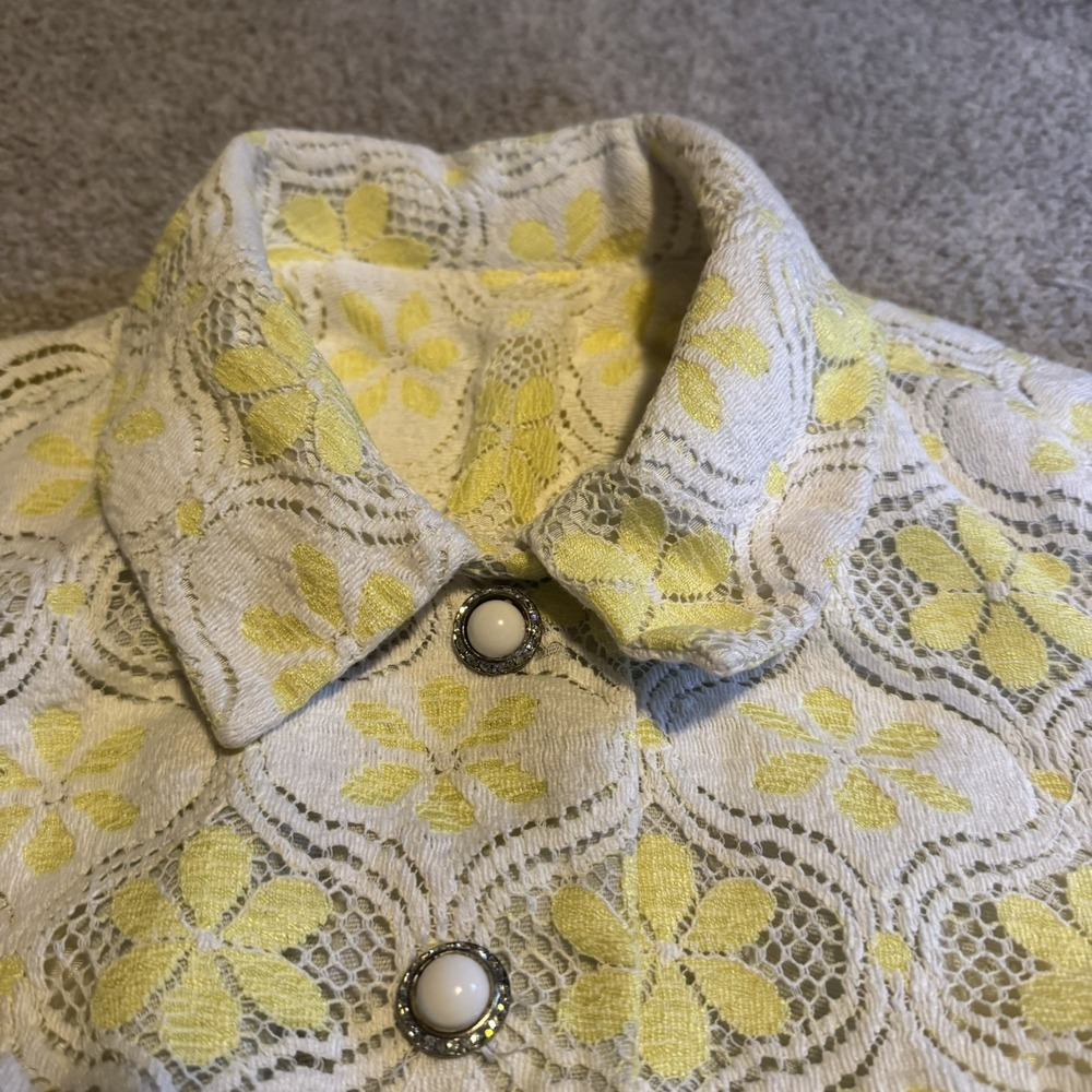 VNTG 70s Women's Yellow White Floral Swing Coat with creme satin lining - Picture 5 of 7